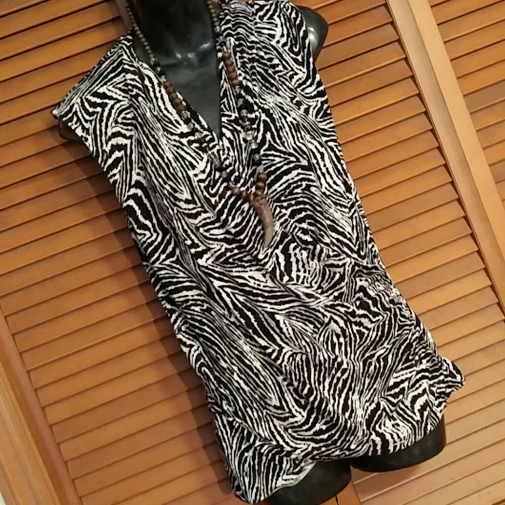 Chaus Animal print sleeveless wrap front large